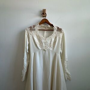 Vintage Offwhite Long Sleeved Lace Detailed Wedding Gown With Cape Feature